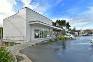 WHAT A LOCATION - YOU WOULD BE LOVING IT!