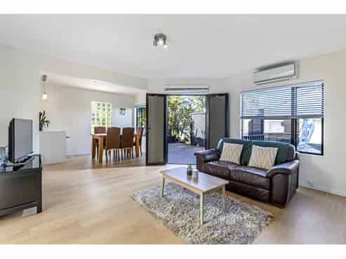 2A Deverell Place, Browns Bay