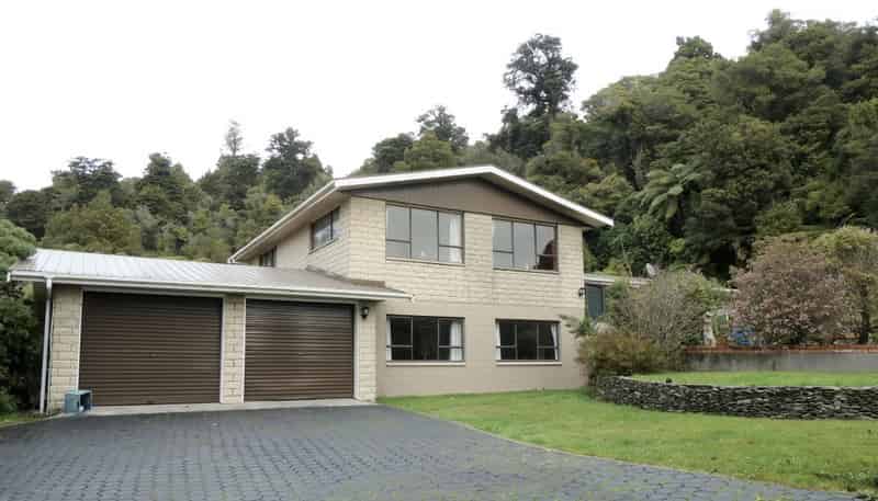40 Power Road, Greymouth Surrounds