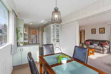 18 Shanly Street, Brown Owl