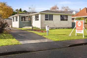 18 Shanly Street, Brown Owl