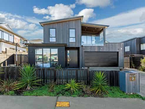 7 Ruku Street, Long Bay