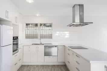 99 Jonathon Street, Brookfield