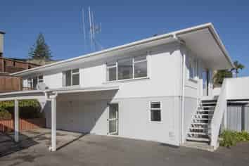 99 Jonathon Street, Brookfield