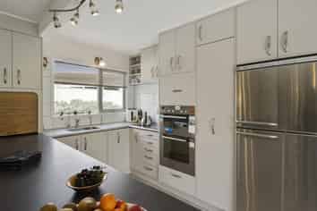 7 Moa Road, Raumati Beach