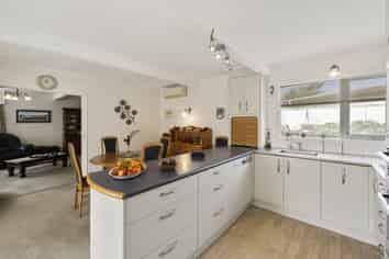 7 Moa Road, Raumati Beach