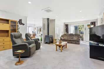 20 Sandown Avenue, Himatangi Beach