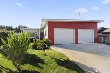 20 Sandown Avenue, Himatangi Beach