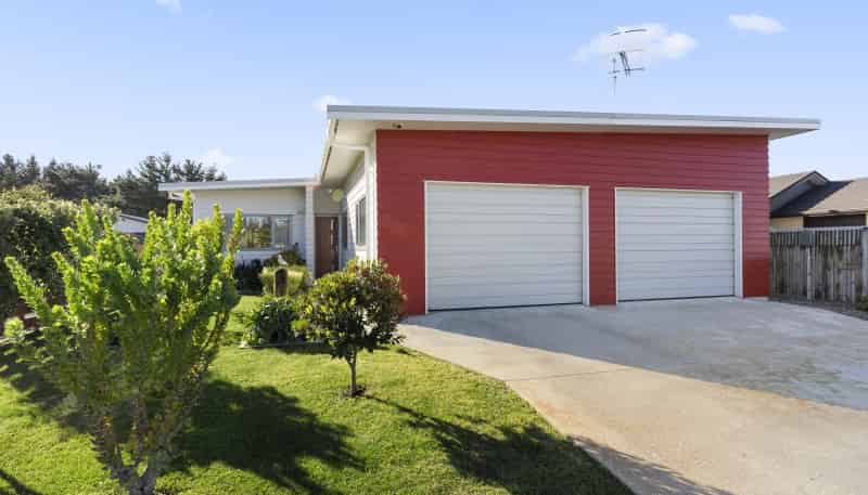 20 Sandown Avenue, Himatangi Beach
