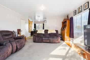 15a Gill Avenue, Te Atatu Peninsula