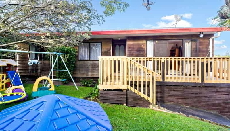 15a Gill Avenue, Te Atatu Peninsula