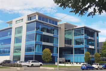 330m2  Attractive Modern Office Opposite Hagley Park