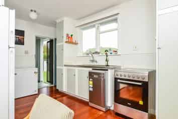 33 Coates Crescent, Panmure