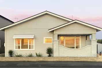 597 Marine Parade, Napier South