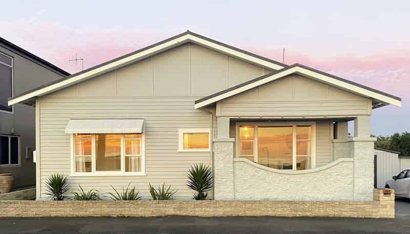 597 Marine Parade, Napier South