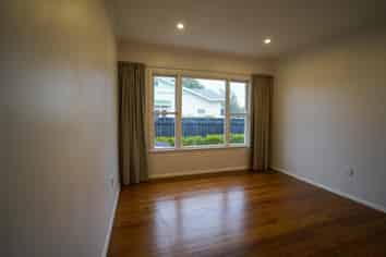 324 College Street, West End