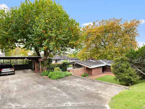 16 Chatfield Place, Remuera