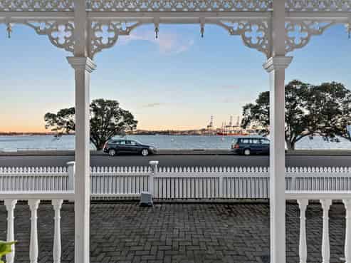 31 Queens Parade, Devonport