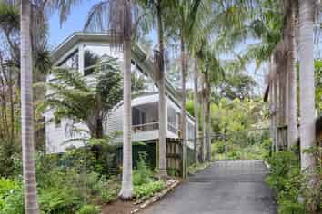 18-20 Otuturu Crescent, Thames