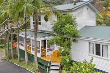 18-20 Otuturu Crescent, Thames