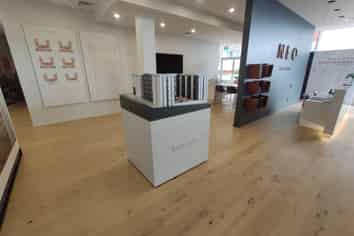 EX SHOW SUITE FOR LEASE