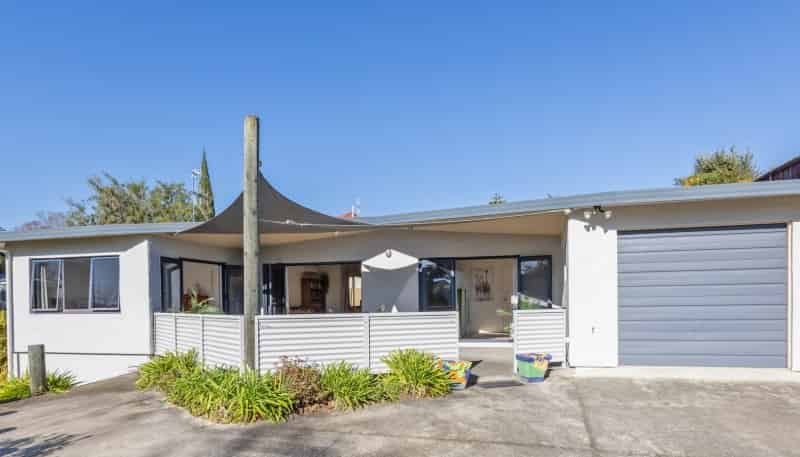6 Busby Place, 