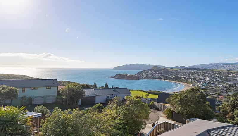 42 Pikarere Street, Titahi Bay