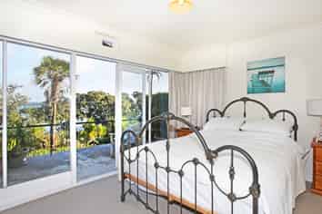 64 Ronald Avenue, Glenbrook