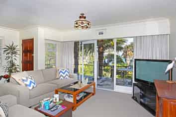 64 Ronald Avenue, Glenbrook