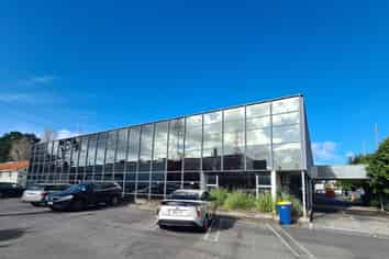 Well located New Lynn showroom & office 