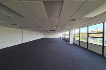 Well located New Lynn showroom & office 