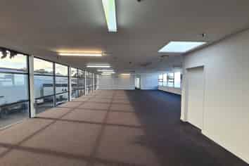 Well located New Lynn showroom & office 