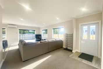 11 Orlando Street, Stratford