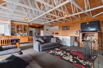 84 Houchens Road, Glenview