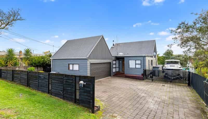 84 Houchens Road, Glenview