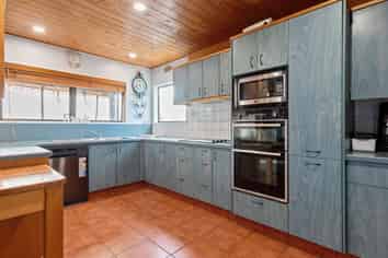 84 Houchens Road, Glenview