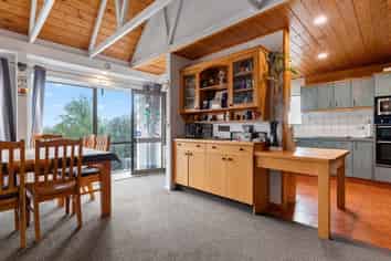 84 Houchens Road, Glenview