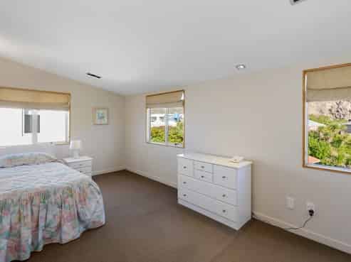 4/6 Burgess Street, Sumner