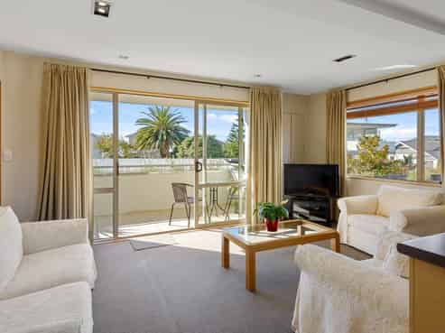 4/6 Burgess Street, Sumner