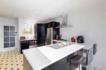 37 Blighs Road, Strowan