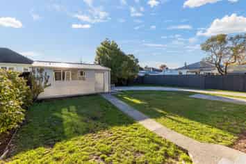 37 Blighs Road, Strowan