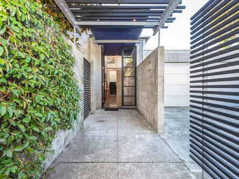 8 Millbank Lane, Merivale