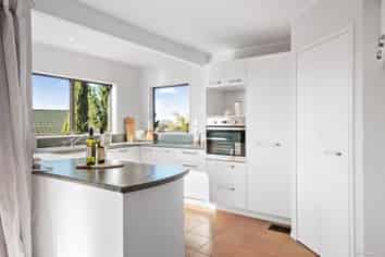 97 Glamorgan Drive, Torbay