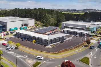 UNIT IN BUSY APOLLO RETAIL/SHOWROOM/OFFICE COMPLEX