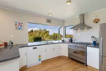 90 Malling Road, Redwood Valley