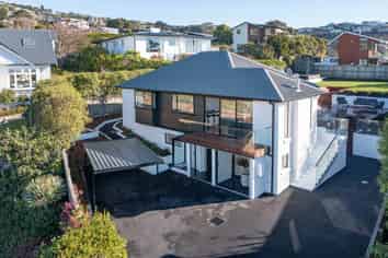 1A Cave Terrace, Redcliffs