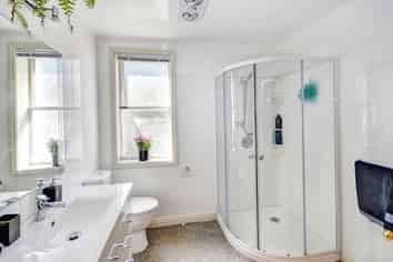 328 Highgate, Roslyn