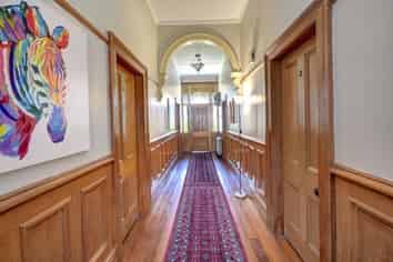 328 Highgate, Roslyn