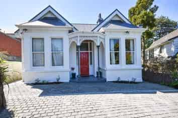 328 Highgate, Roslyn