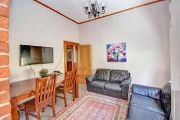 328 Highgate, Roslyn